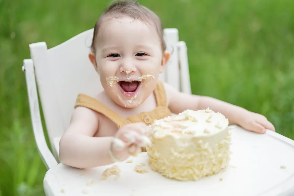 outdoor cake smash photo