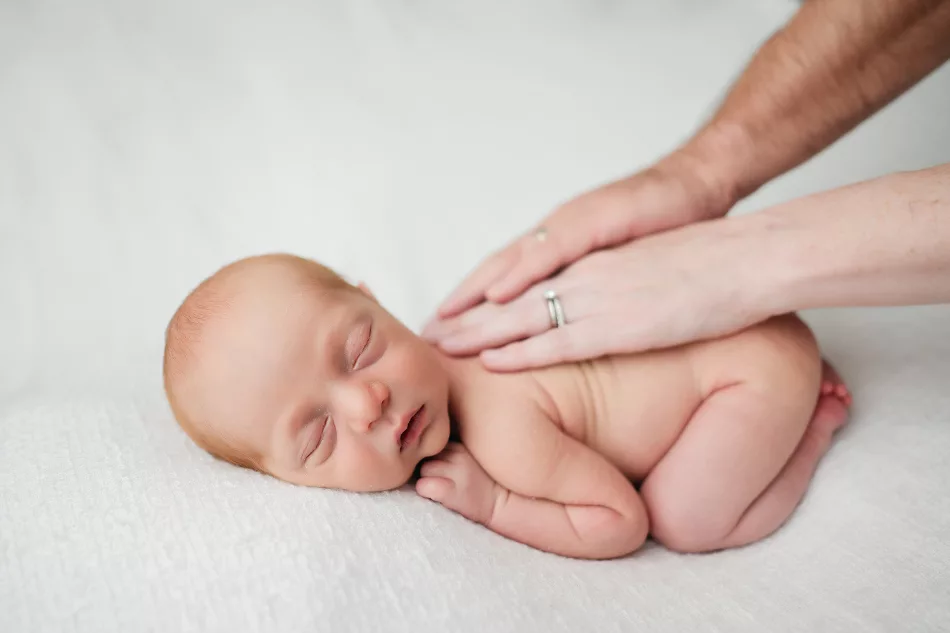 naked newborn pose