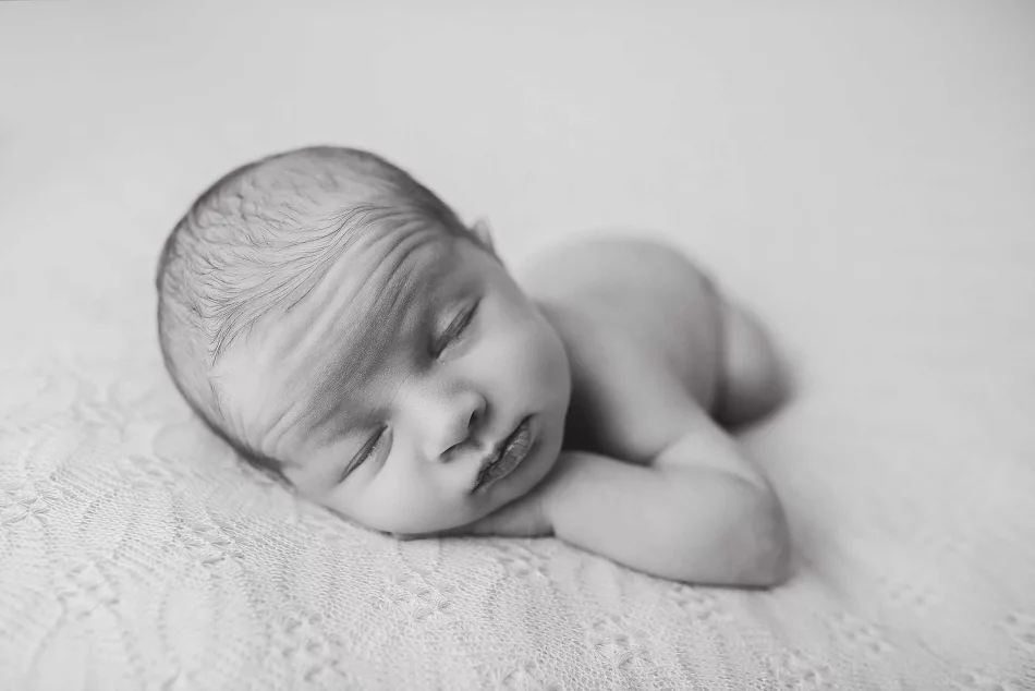 naked newborn photography